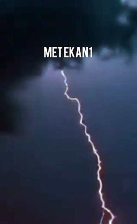 Real Yıldırım Düşme Anı offical video Lightning strike ⛈️⚡⚡⚡🌩️oh my god offical video ♥️