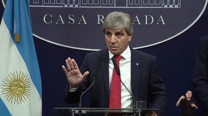 "¡Rectificate en este instante!": la amenaza de "Toto" Caputo al periodista que le preguntó sobre los dólares en el exterior.