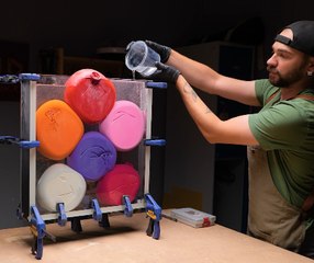 Recycling balloons into a creative and functional table