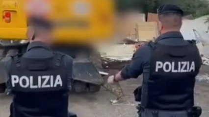 Ciampino, sgomberato il campo nomadi: le baracche, la casa del «capo»