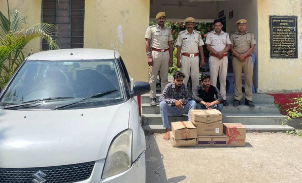 कार में अवैध शराब परिवहन करते दो आरोपी गिरफ्तार