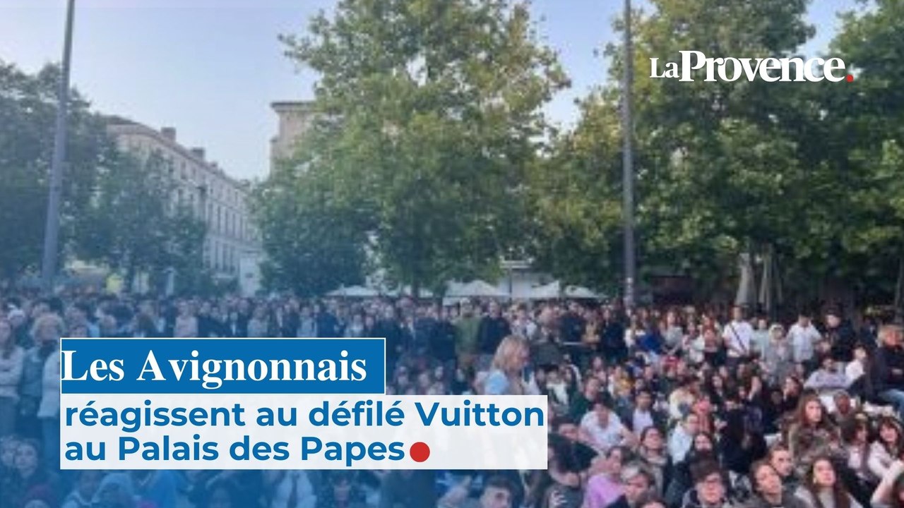 Les Avignonnais réagissent au défilé Louis Vuitton au Palais des papes