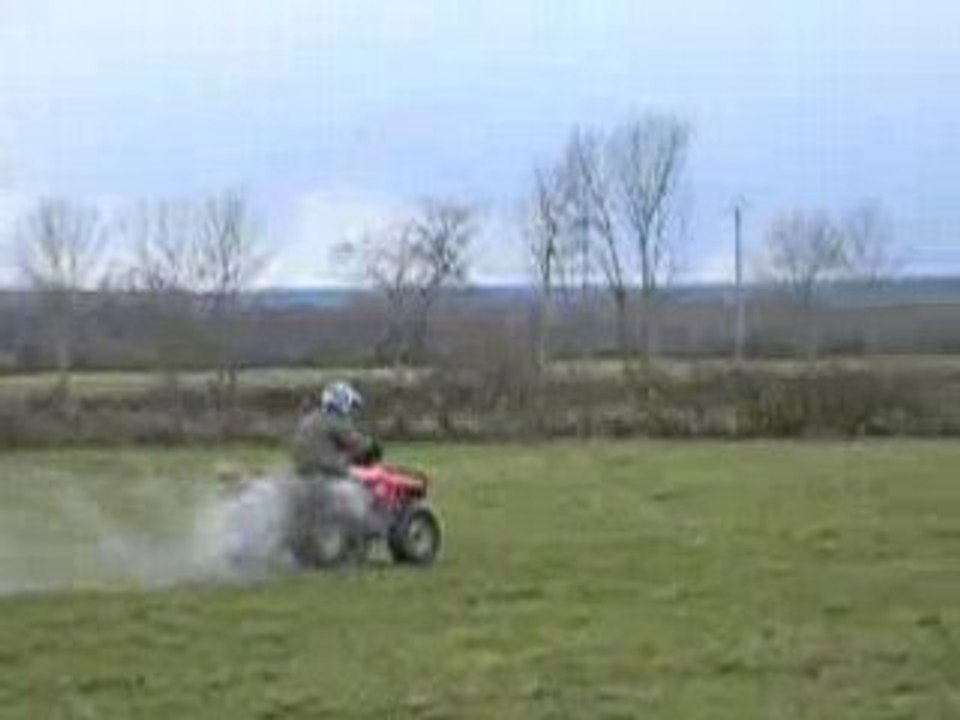 QUAD DANS L'EAU