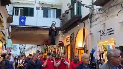 Amalfi (SA) -  La processione con la statua di Santa Rita da Cascia (22.05.25)