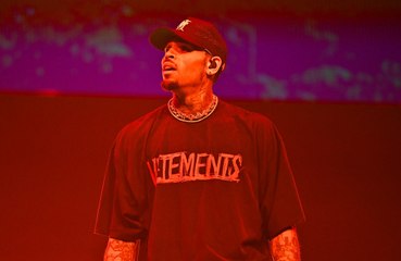 暴行容疑で起訴されたクリス・ブラウンが保釈へ