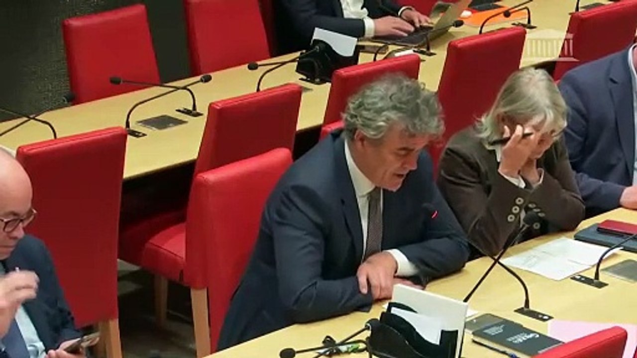 Freins à la réindustrialisation de la France : M. Arnaud Montebourg, ancien ministre ; M. Patrice Vergriete, maire de Dunkerque, et M. Maurice Georges, président du directoire du Grand port maritime de Dunkerque - Jeudi 22 mai 2025