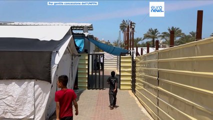 Gaza, decine di morti in nuovi raid di Israele: distribuiti aiuti, bombardato un ospedale