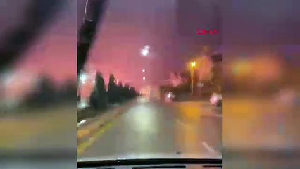 Yıldırım değil de sanki göktaşı düştü! Korkunç görüntü saniye saniye kamerada!