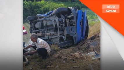 Kereta terjunam dalam parit, dua saudara maut