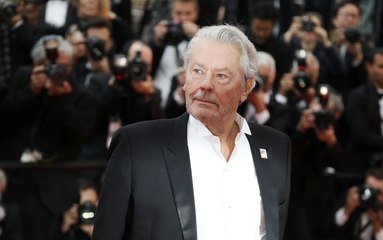 Alain Delon : un nouveau testament et un enfant illégitime mis en lumière