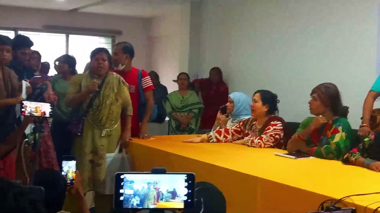 কার সাথে হুইতে পারমু কার সাথে খাইতে পারমু এটা ধর্মের ব্যাপার,এটা আমাদের ব্যাপার নয়