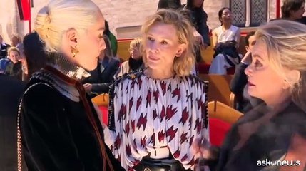 Sfilata di moda di Louis Vuitton al Palazzo dei Papi di Avignone
