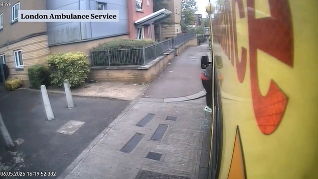 Video Captures Moment Brazen Thief Steals Paramedics’ Belongings