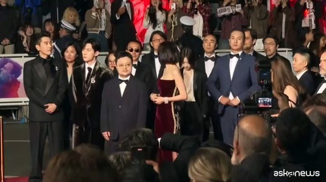 Festival di Cannes: il cast di Resurrection sfila sul red carpet