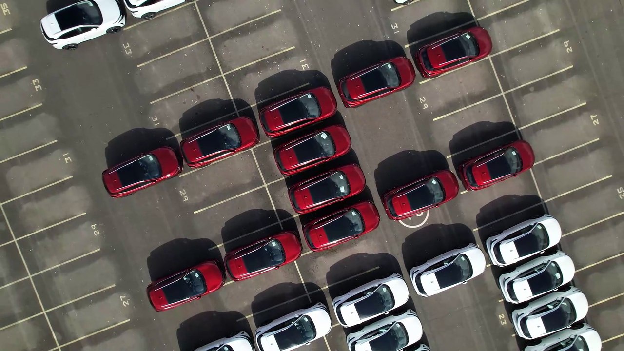 Stunning footage as 92 Nissan cars spell out SAFC good luck message ahead of playoff final at Wembley