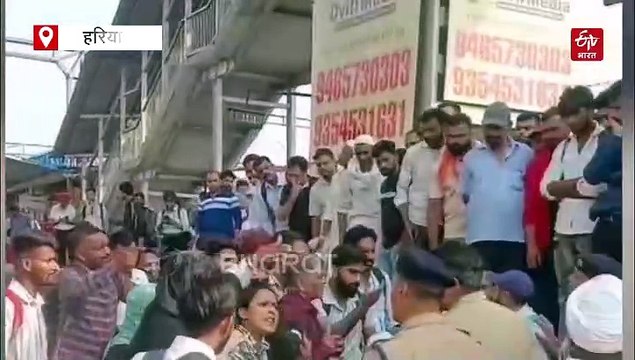 अंबाला में वंदे भारत ट्रेन के आगे यात्रियों का हंगामा, ट्रेन लेट होने से गुस्साए यात्रियों ने रेलवे ट्रैक बाधित किया