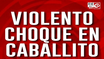 Violento choque y vuelco en Caballito: hay una mujer gravemente herida