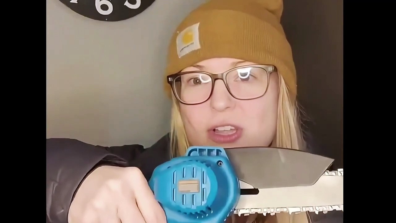 "This Mini Chainsaw is INSANELY Powerful! 🔥 Best Gift for Dad or DIYers!"
