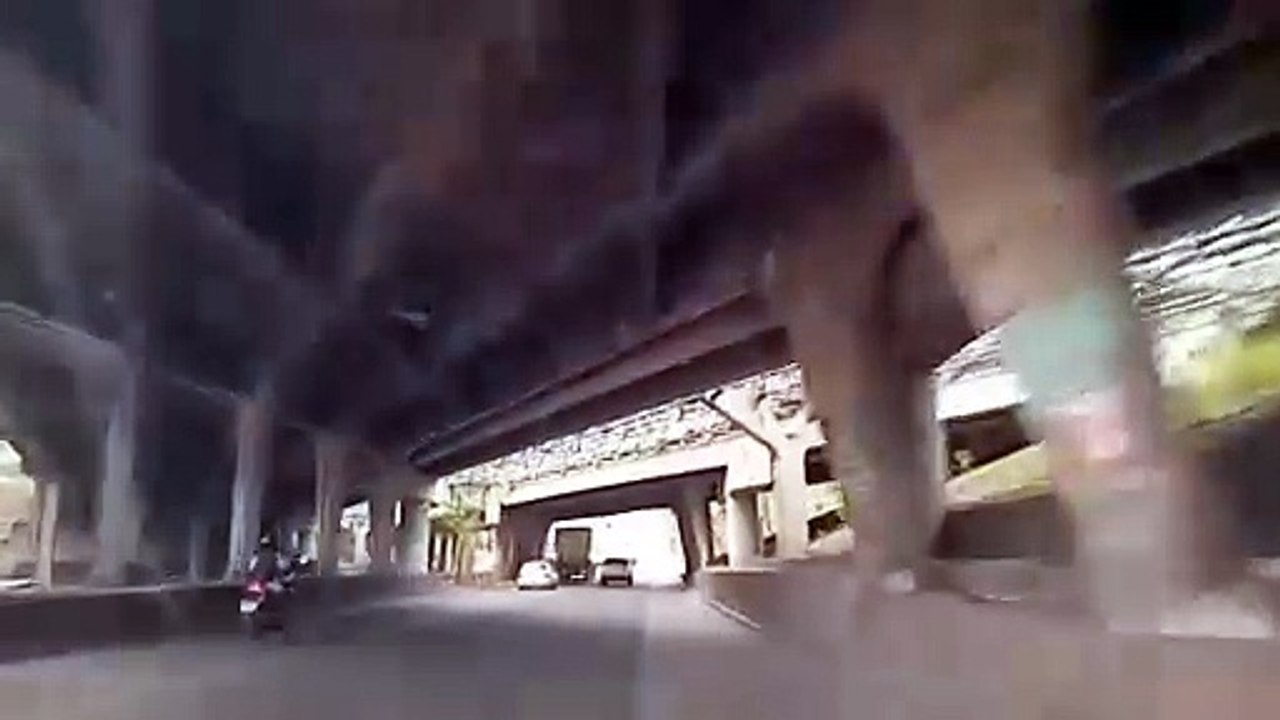 Trafico fluido en el bulevar Juan Pablo II con dirección al bulevar Suyapa