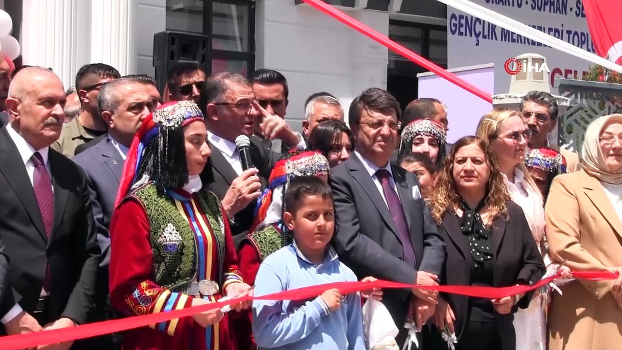 Van'da 4 gençlik merkezinin açılışı yapıldı