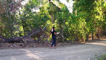 MUJER LE LLEVABA COMIDA A SU VECINA A ESCONDIDA DE SU ESPOSO
