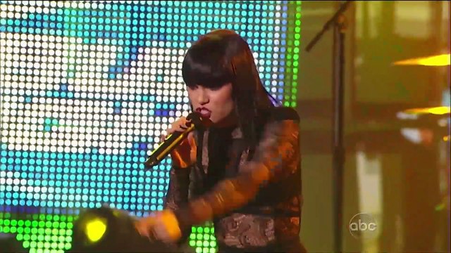 Jessie J chante son tube Price Tag en live (2011)