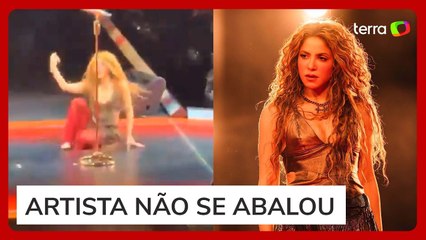 Shakira leva tombo durante show no Canadá