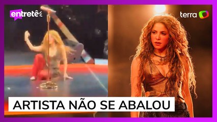 Shakira leva tombo durante show no Canadá