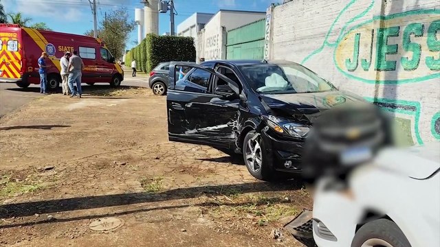 Três carros e caminhão se envolvem em acidente com vítimas no São Cristóvão