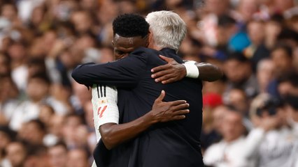 La emotiva despedida de Vini a Ancelotti: "Siempre me protegiste"