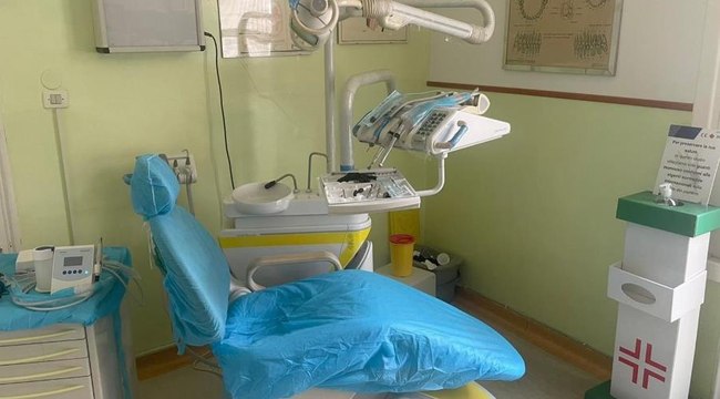 Dentisti abusivi tra Castel Volturno e Bagnoli: due studi sequestrati dalla Guardia di Finanza (23.05.25)