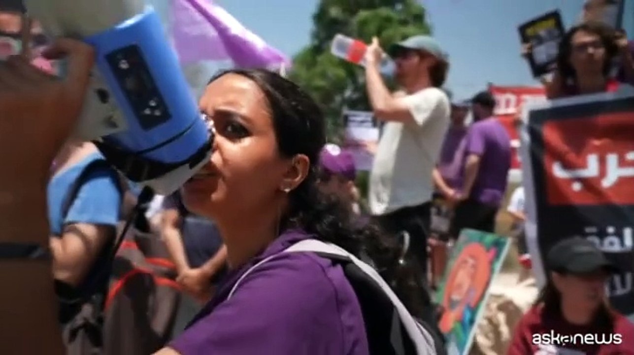 Manifestanti israeliani al confine con Gaza: "l'80% dice basta guerra"