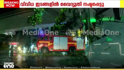 ശക്തമായ കാറ്റും മഴയും; തിരുവനന്തപുരത്ത് വിവിധ ഇടങ്ങളിൽ കെടുതി. മരം വീണ് വാഹനങ്ങൾ തകർന്നു