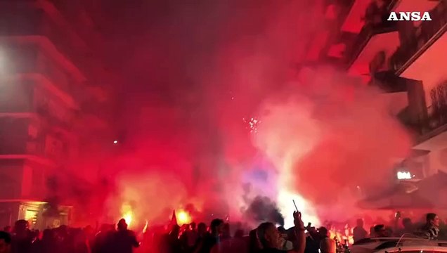 Lotta scudetto, a Napoli esplode la gioia dei tifosi ai gol degli azzurri