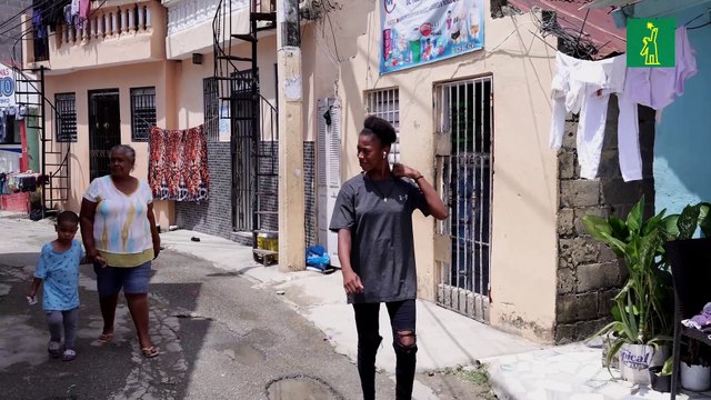 Los jóvenes universitarios de los barrios pobres de Santo Domingo que luchan por su futuro