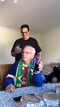 Explosão de fofura! Filho que mora em outro país volta ao Brasil e faz surpresa diferente ao pai