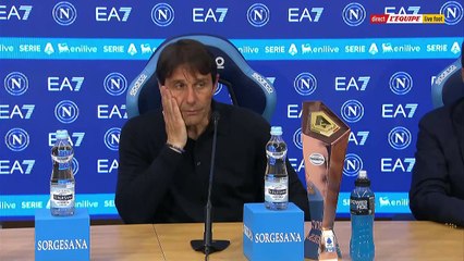 Antonio Conte célébré en conférence de presse - Foot - Serie A