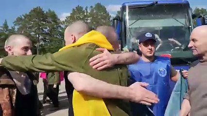 Ucrânia e Rússia iniciam troca de prisioneiros em grande escala
