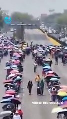 CNTE bloquea los accesos al AICM; autoridades ayudan a usuarios a llegar a las terminales