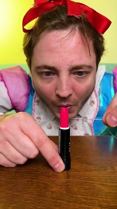 Lipstick NECKLACE in Squid Game?!💄🦑 Sneaky!