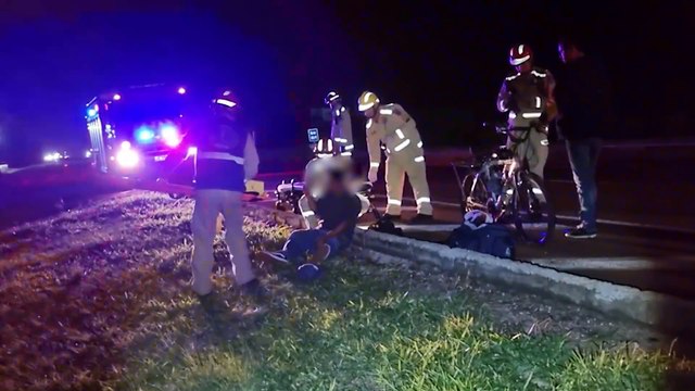 Homem é socorrido pelo Siate após cair com bicicleta motorizada na BR-277