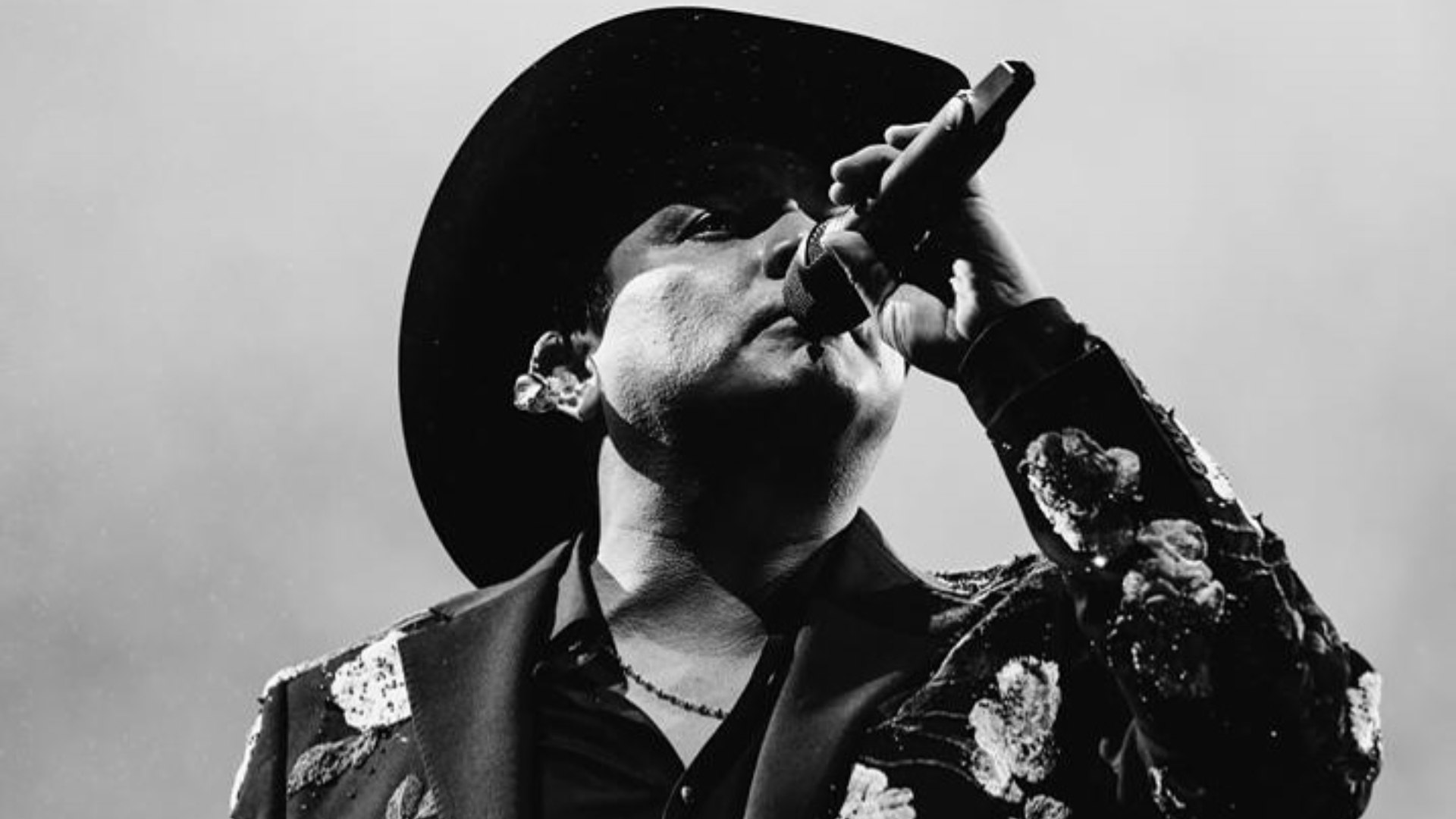 Julión Álvarez suspende show en EU