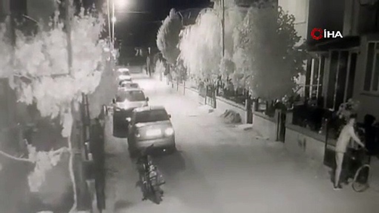 Çaldığı bisikleti beğenmeyince bırakıp motosikleti götürdü