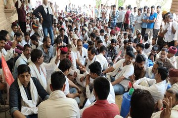 जायल में पाबूराम की मौत का खुलासा की मांग को लेकर अनिश्चितकालीन धरना जारी