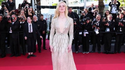 Tulle nude, strass oro e argento: Elle Fanning è la musa eterea di Cannes 2025