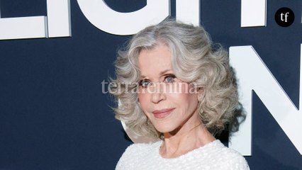 "Elle est sublime", "Quelle femme n'aimerait pas lui ressembler ?" : à 87 ans, cette célèbre actrice éblouit la Croisette dans une robe scintillante