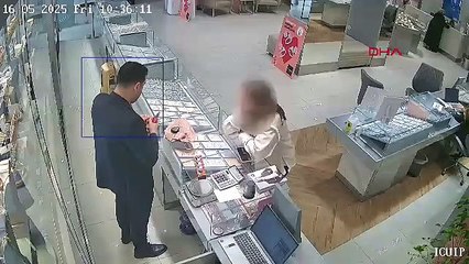 Kuyumcu test edip satın aldığı düşük ayar altınla dolandırıldı