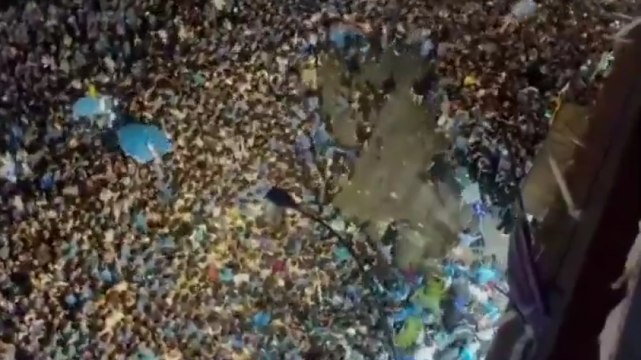 Maxi-rissa fuori dal Maradona durante Napoli-Cagliari: tifosi in fuga