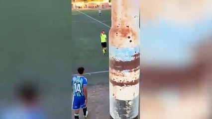 Brutal agresión de un futbolista en Argentina