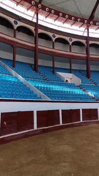 Plaza de toros de León ante el partido de ascenso de la Cultural